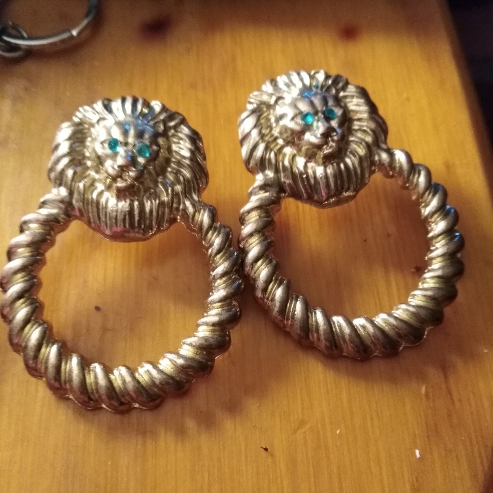 Vintage green eyes lion head earrings
